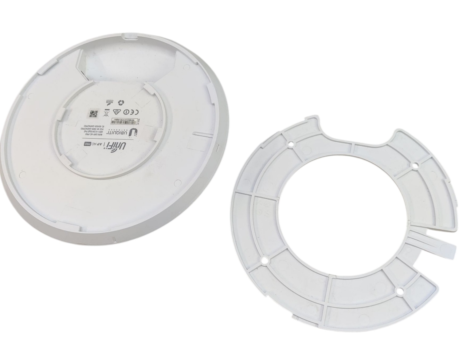 Ubiquiti Networks AP PC PRO UniFi Wifi Access Point Router 6545A-UAPACPRO 2.4GHz and plastic Mount - Image 3