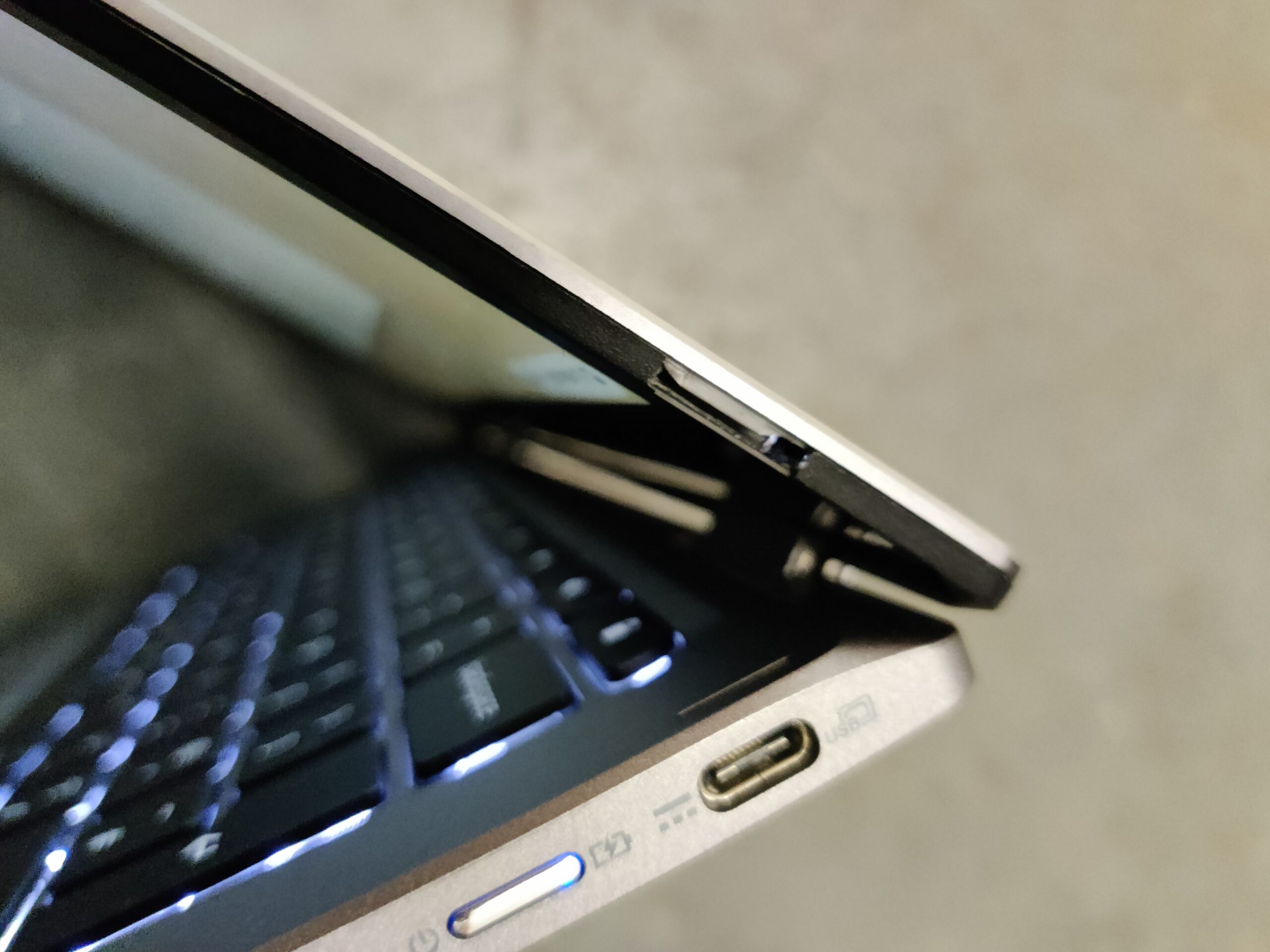 Acer Chromebook Spin 513 13.3" Touchscreen 128GB eMMC, 8GB RAM, ChromeOS Silver Grey LTE) - Image 3